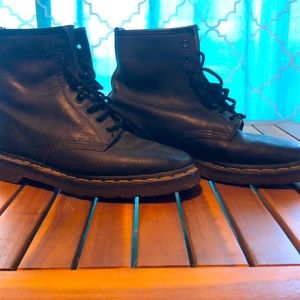 Bought these back in 1989. Minimal wear, great condition. Made in England.